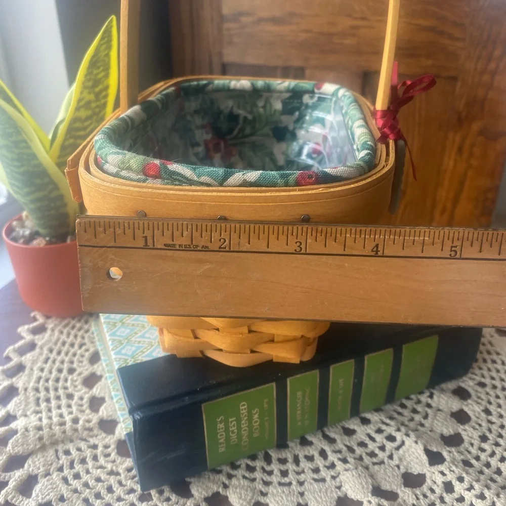 Longaberger 2002 Festive Holiday Christmas Woven Basket with Red Accents